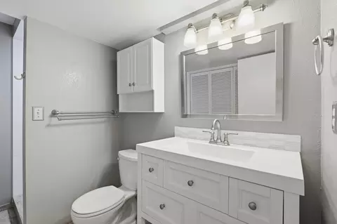 Bath - 10207 N Arrowhead Dr, Spokane, WA 99208 photo 2 of 3