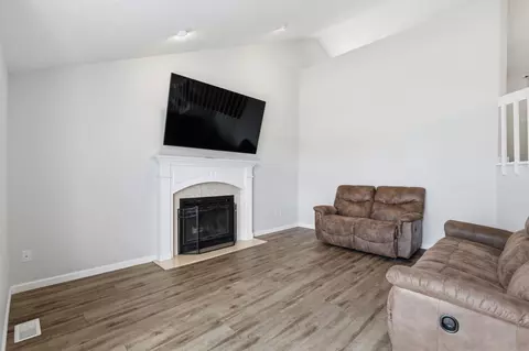 Living - 10207 N Arrowhead Dr, Spokane, WA 99208 photo 1 of 2