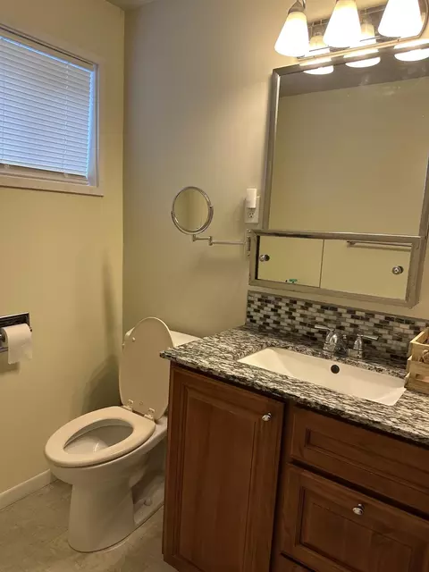 Bath - 804 E 37th Ave, Spokane, WA 99203 photo 6 of 7