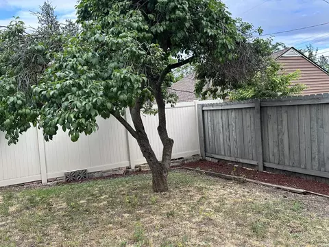 Exterior - 804 E 37th Ave, Spokane, WA 99203 photo 4 of 5
