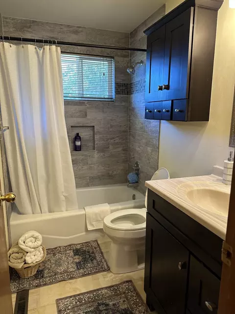 Bath - 804 E 37th Ave, Spokane, WA 99203 photo 1 of 7