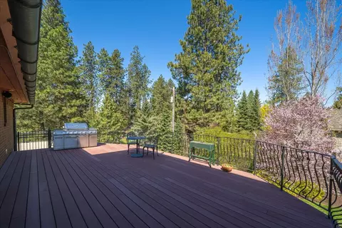Exterior - 1909 E Pinecrest Rd, Spokane, WA 99203 photo 5 of 10
