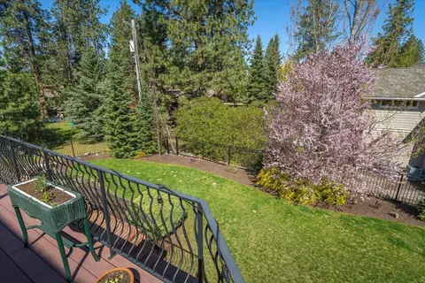 Exterior - 1909 E Pinecrest Rd, Spokane, WA 99203 photo 6 of 10