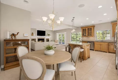 Dining - 1909 E Pinecrest Rd, Spokane, WA 99203 photo 3 of 4