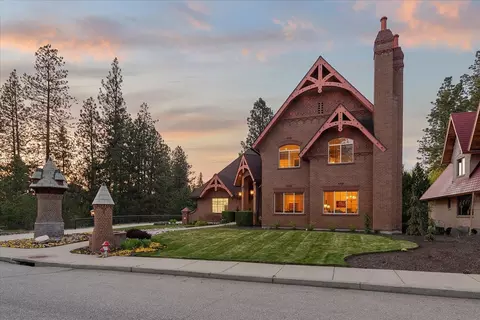 Exterior - 1909 E Pinecrest Rd, Spokane, WA 99203 photo 2 of 10
