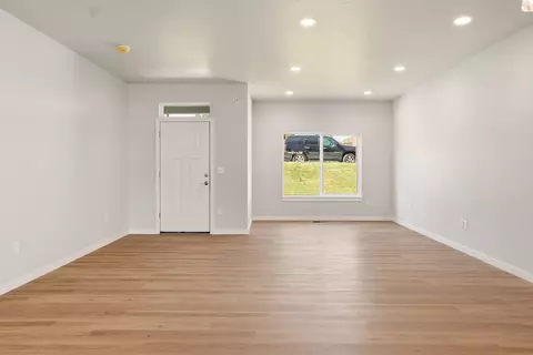 Living - 1500 E North Ave, Spokane, WA 99207 photo 2 of 5