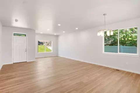 Living - 1500 E North Ave, Spokane, WA 99207 photo 4 of 5