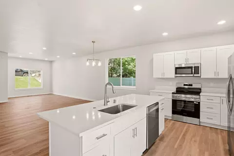 Kitchen - 1500 E North Ave, Spokane, WA 99207 photo 7 of 8