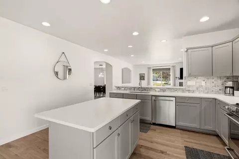 Kitchen - 4826 S Lapwai Ln, Spokane, WA 99206 photo 4 of 5