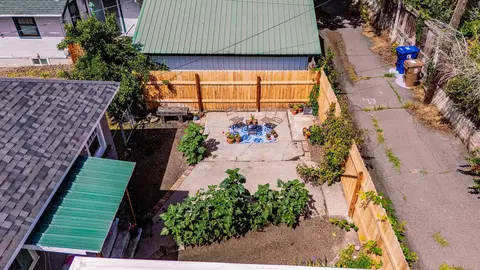Exterior - 711 E Dalton Ave, Spokane, WA 99207 photo 6 of 9