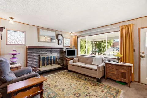Living - 421 E 28th Ave, Spokane, WA 99203 photo 1 of 2