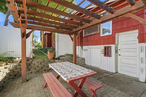 Exterior - 421 E 28th Ave, Spokane, WA 99203 photo 2 of 9