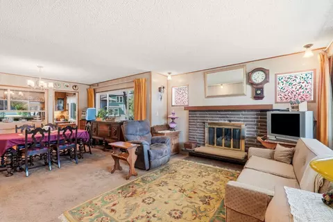 Living - 421 E 28th Ave, Spokane, WA 99203 photo 2 of 2
