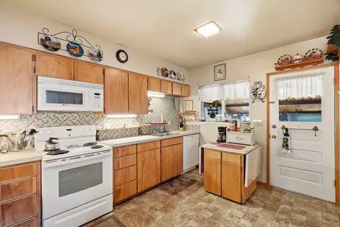 Kitchen - 421 E 28th Ave, Spokane, WA 99203 photo 2 of 4
