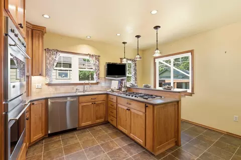 Kitchen - 611 E 25th Ave, Spokane, WA 99203 photo 2 of 5