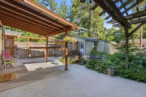 Exterior - 611 E 25th Ave, Spokane, WA 99203 photo 2 of 10