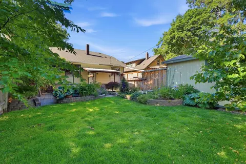 Exterior - 611 E 25th Ave, Spokane, WA 99203 photo 7 of 10