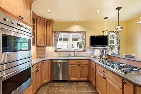 Kitchen - 611 E 25th Ave, Spokane, WA 99203 photo 3 of 5