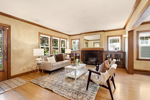 Living - 611 E 25th Ave, Spokane, WA 99203 photo 2 of 3
