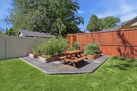 Exterior - 1013 E Blackhawk Dr, Spokane, WA 99208 photo 15 of 18
