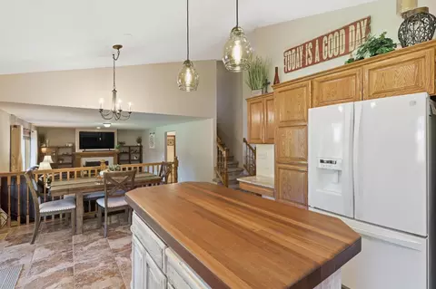Kitchen - 1013 E Blackhawk Dr, Spokane, WA 99208 photo 4 of 5