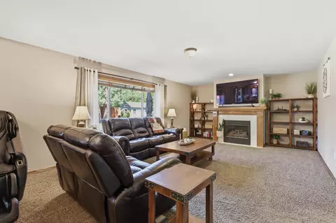 Living - 1013 E Blackhawk Dr, Spokane, WA 99208 photo 3 of 5