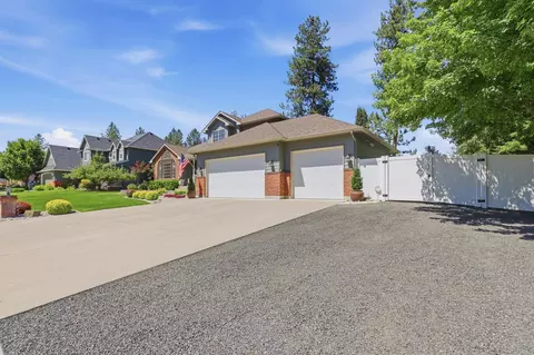 Exterior - 1013 E Blackhawk Dr, Spokane, WA 99208 photo 3 of 18