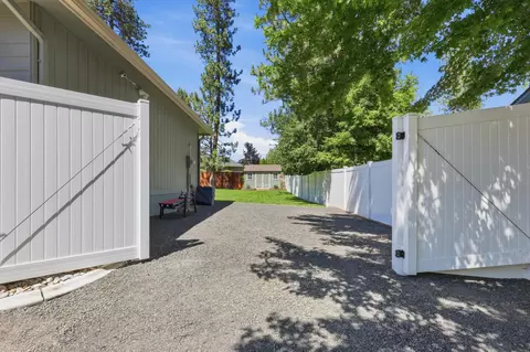 Exterior - 1013 E Blackhawk Dr, Spokane, WA 99208 photo 5 of 18