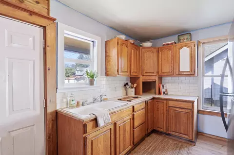 Kitchen - 1517 E 9th Ave, Spokane, WA 99202 photo 1 of 3