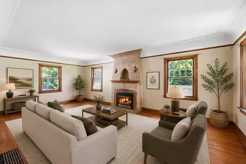 Living - 1027 E 17th Ave, Spokane, WA 99203 photo 4 of 6