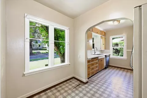 Entry Way - 1027 E 17th Ave, Spokane, WA 99203 photo 3 of 3