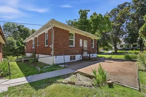 Exterior - 1027 E 17th Ave, Spokane, WA 99203 photo 6 of 9
