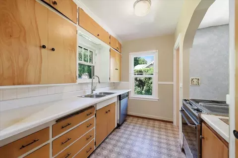 Kitchen - 1027 E 17th Ave, Spokane, WA 99203 photo 1 of 3