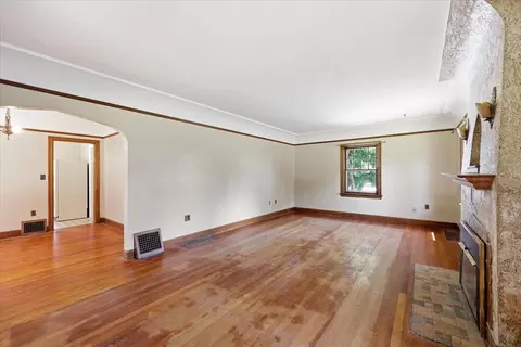 Living - 1027 E 17th Ave, Spokane, WA 99203 photo 5 of 6