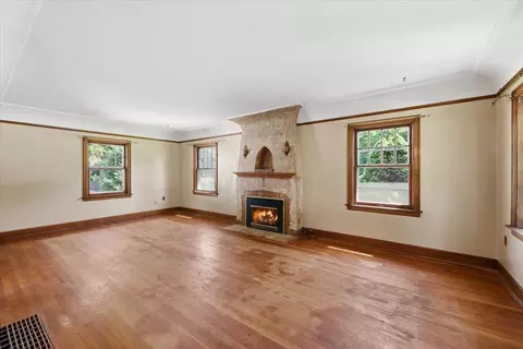 Living - 1027 E 17th Ave, Spokane, WA 99203 photo 3 of 6