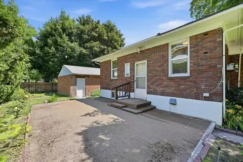 Exterior - 1027 E 17th Ave, Spokane, WA 99203 photo 4 of 9