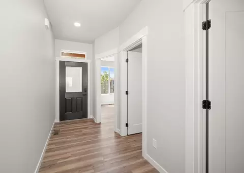 Entry Way - 2011 E Longfellow Ave, Spokane, WA 99207 photo 2 of 3