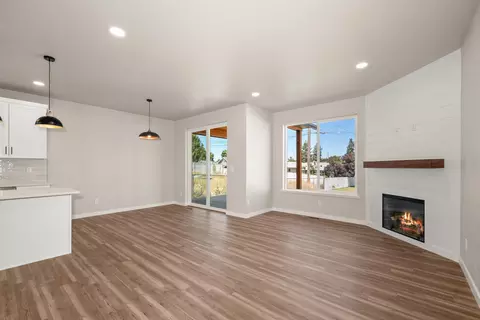 Living - 2011 E Longfellow Ave, Spokane, WA 99207 photo 2 of 5