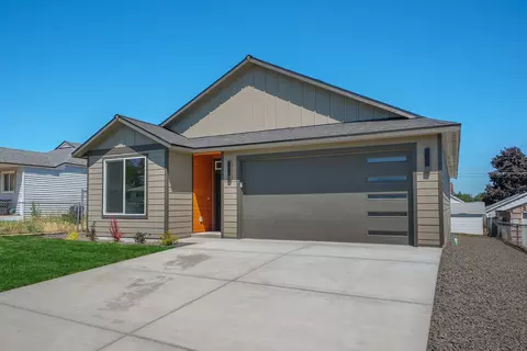 Exterior - 2011 E Longfellow Ave, Spokane, WA 99207 photo 2 of 8