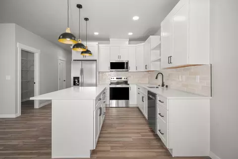 Kitchen - 2011 E Longfellow Ave, Spokane, WA 99207 photo 2 of 3