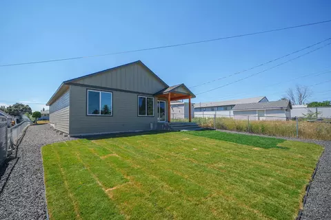 Exterior - 2011 E Longfellow Ave, Spokane, WA 99207 photo 6 of 8