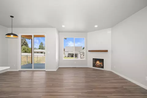 Living - 2011 E Longfellow Ave, Spokane, WA 99207 photo 1 of 5