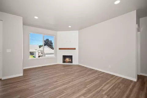 Living - 2011 E Longfellow Ave, Spokane, WA 99207 photo 4 of 5