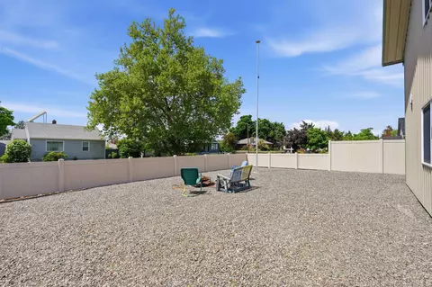 Exterior - 4218 N Maple St, Spokane, WA 99208 photo 3 of 6