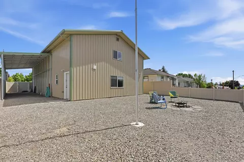 Exterior - 4218 N Maple St, Spokane, WA 99208 photo 4 of 6