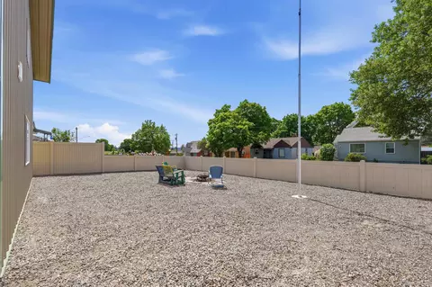 Exterior - 4218 N Maple St, Spokane, WA 99208 photo 5 of 6