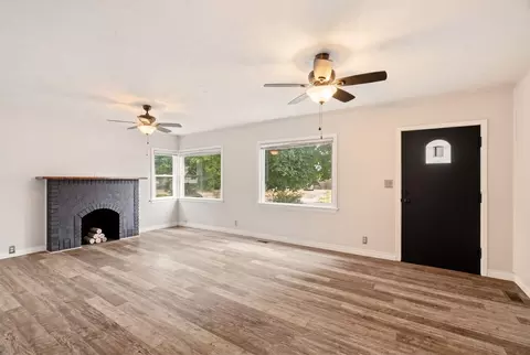Living - 3428 E 29th Ave, Spokane, WA 99223 photo 3 of 8