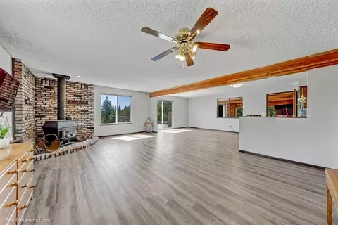 Living - 16825 E Scribner Rd, Spokane, WA 99217 photo 2 of 9