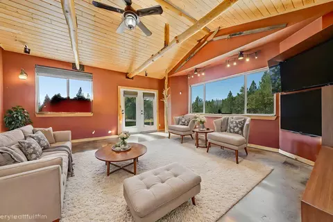 Living - 16825 E Scribner Rd, Spokane, WA 99217 photo 9 of 9