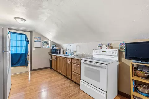Kitchen - 10003 E 9th Ave, Spokane Valley, WA 99206 photo 7 of 8
